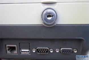 現(xiàn)代商業(yè)設(shè)備與傳統(tǒng)文化商品的完美結(jié)合